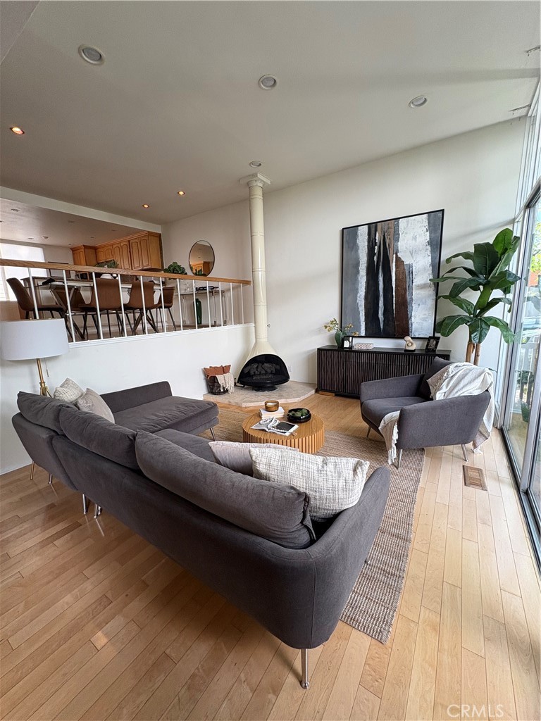 Beautiful 3 BR/3BA in highly sought after Burbank location. This Mid Century End Unit townhouse has a single family feel. Features include Built in MCM Gas Fireplace in Living Room, Floor to Ceiling Windows with Glass Sliders leading to Private Patio, Modern Kitchen w newer Stainless Steel Appliances, Recessed Lighting throughout, Built in Blinds, Hardwood Floors, Primary Suite with own Full Bath, 2 Car Garage with extra storage. The sellers spared no expense in upgrading most major systems. Newer Furnace, Electric Panel, AC unit, Whole House Water Filtration System. All this plus very low HOA fees! Amenities include gardening, beautiful heated pool and patio area. Walking distance to the new Warner Brothers Studios, Universal Studios, Trader Joe's, Toluca Lake Village. Here's the one you've been waiting for!