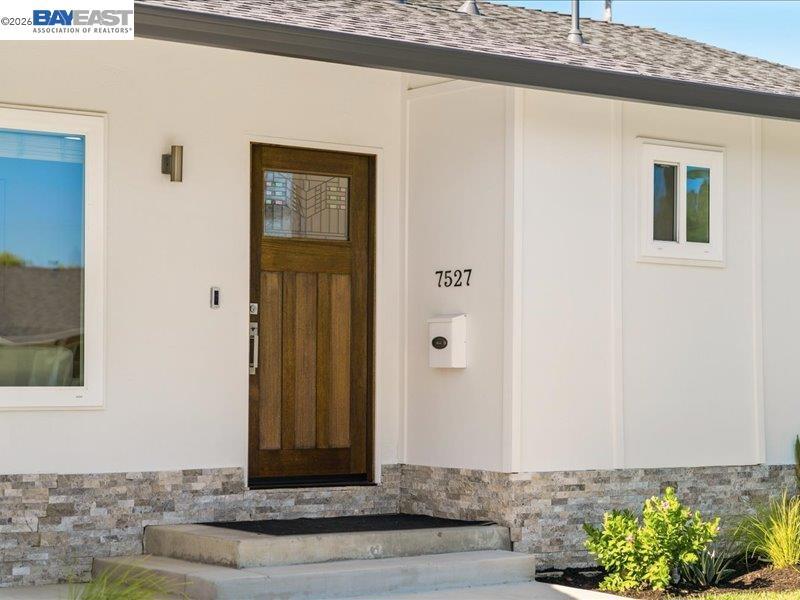 7527 Frederiksen Ln