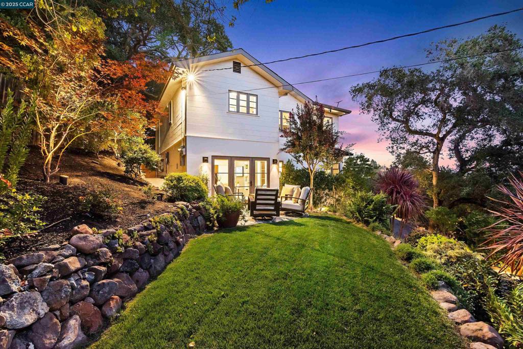 24 La Campana Rd