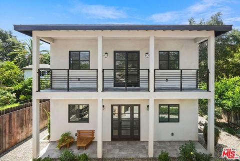 Photo of 720 W Altadena Drive #2, Altadena, CA 91001 (MLS # 25579359) Photo of 720 W Altadena Drive #2, Altadena, CA 91001 (MLS # 25579359)