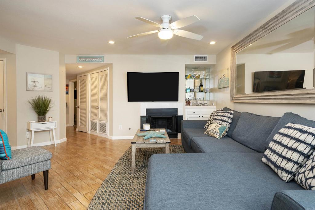 400 N The Strand 51