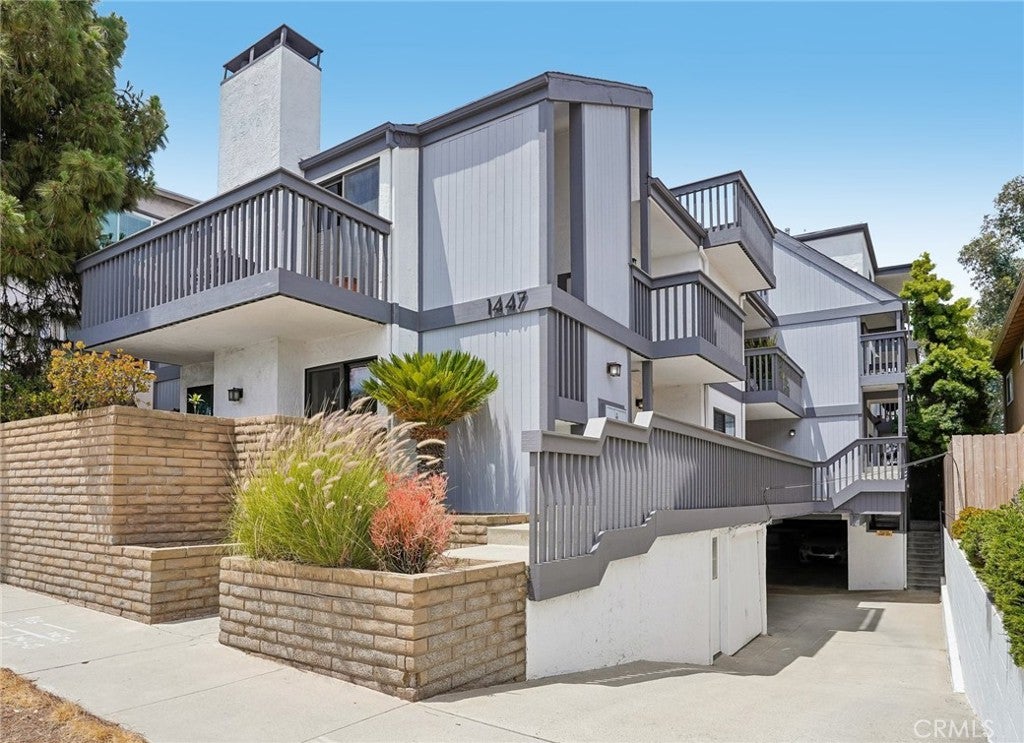 1447 Manhattan Beach Boulevard