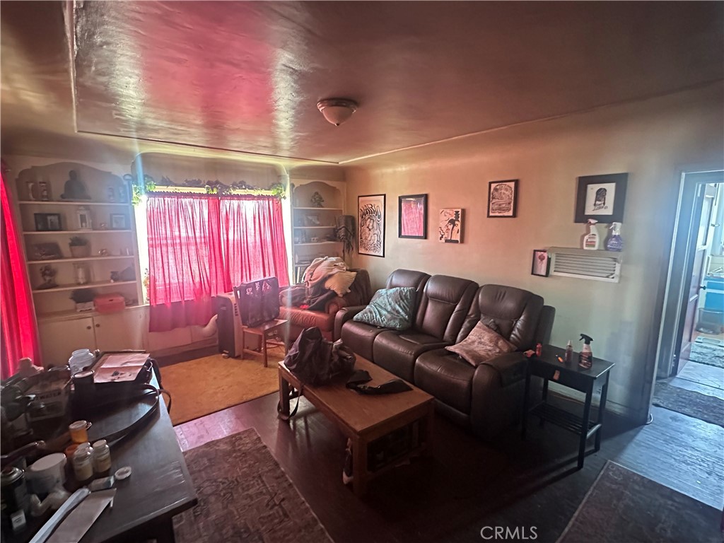 1353 S Redondo
