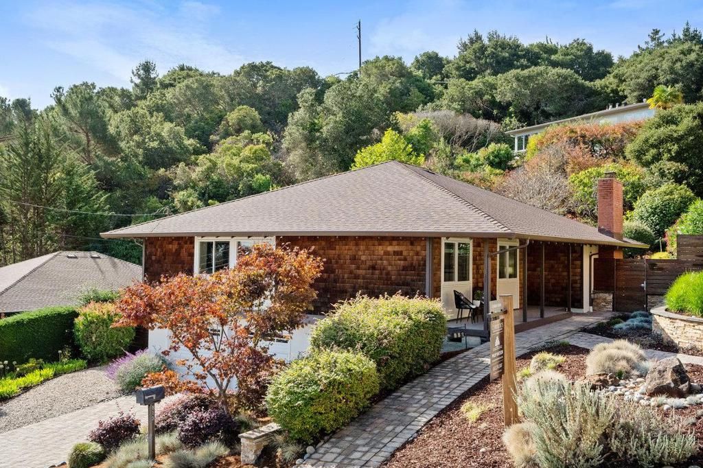 Photo of 815 Lomita Avenue, Millbrae, CA 94030 (MLS # ML82023702)