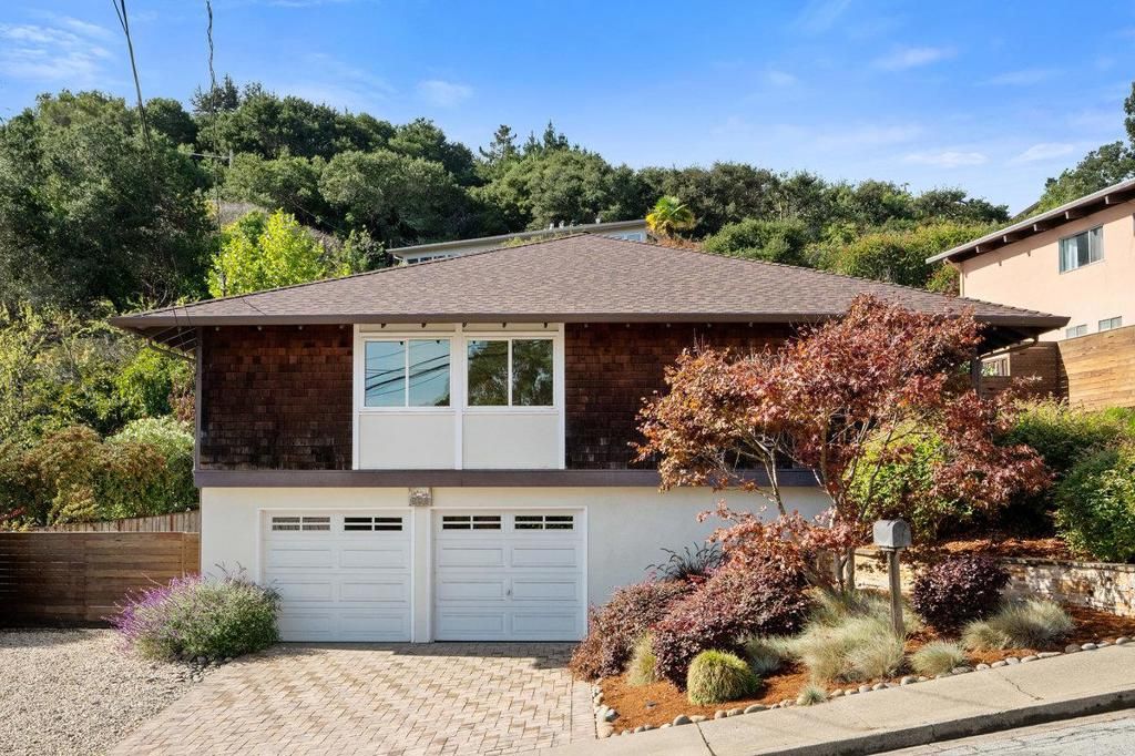 Photo of 815 Lomita Avenue, Millbrae, CA 94030 (MLS # ML82023702)