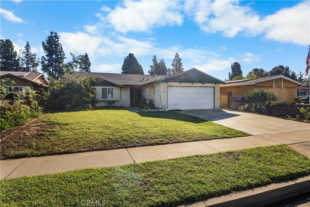 966 N Charter
