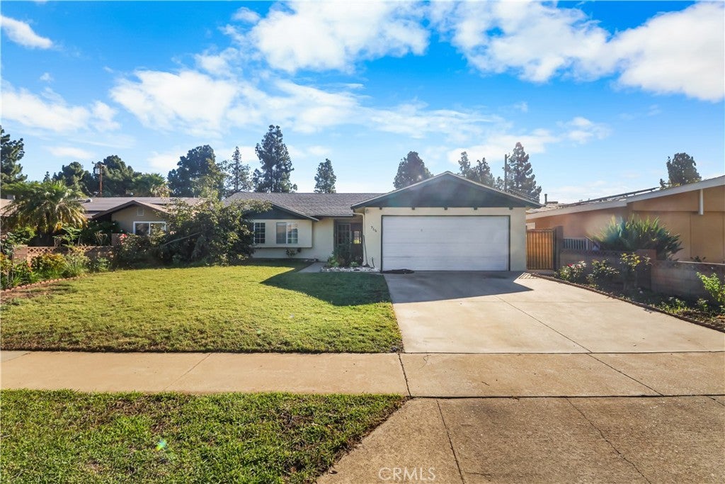 966 N Charter