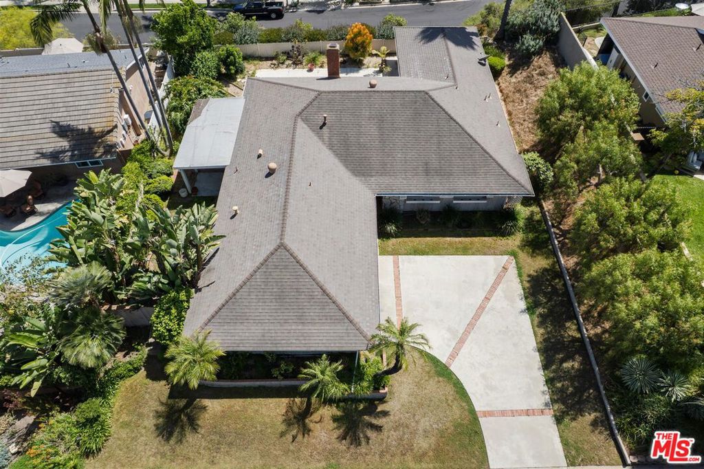 24002 El Mirage Avenue