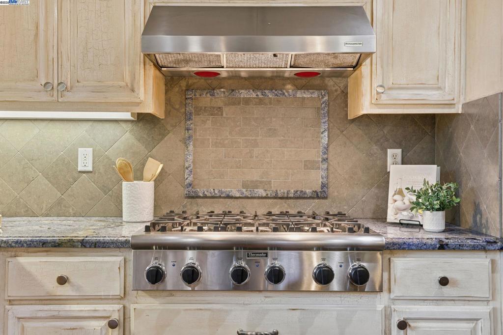 VINEYARD GATE - Residential