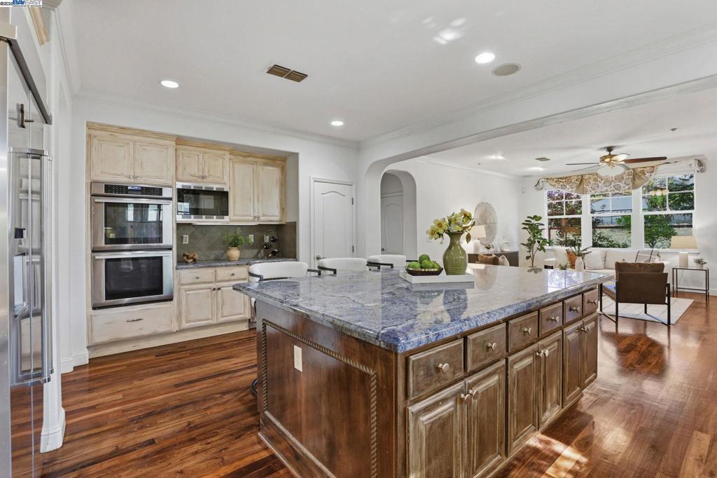 VINEYARD GATE - Residential