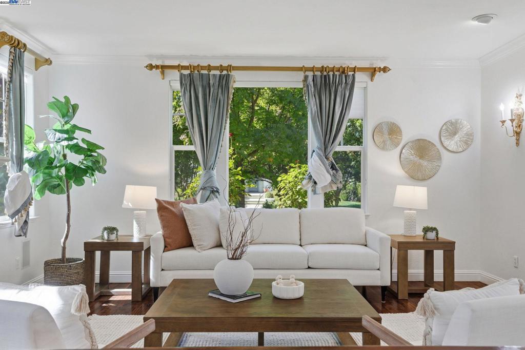 VINEYARD GATE - Residential