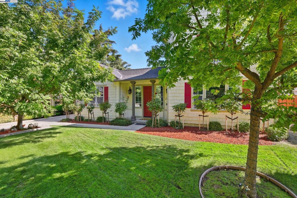 VINEYARD GATE - Residential