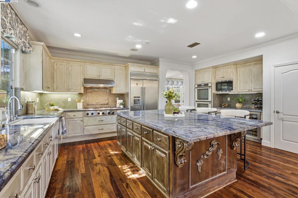 VINEYARD GATE - Residential