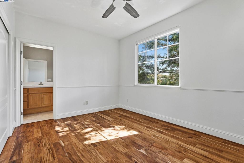 VINEYARD GATE - Residential