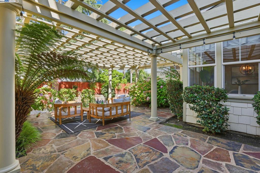 VINEYARD GATE - Residential