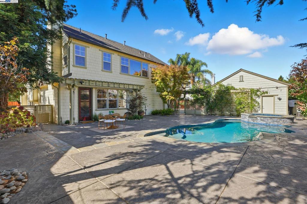 VINEYARD GATE - Residential