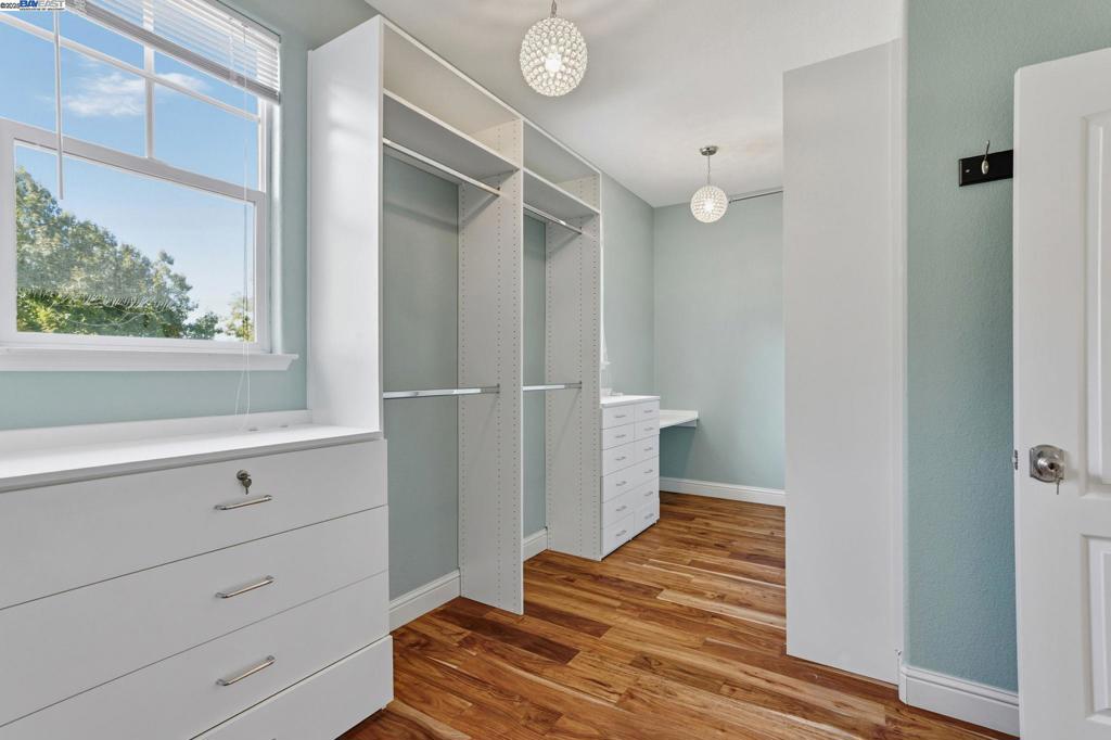 VINEYARD GATE - Residential