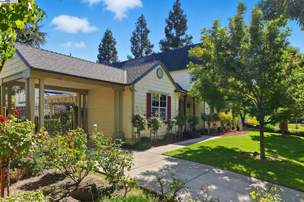 VINEYARD GATE - Residential
