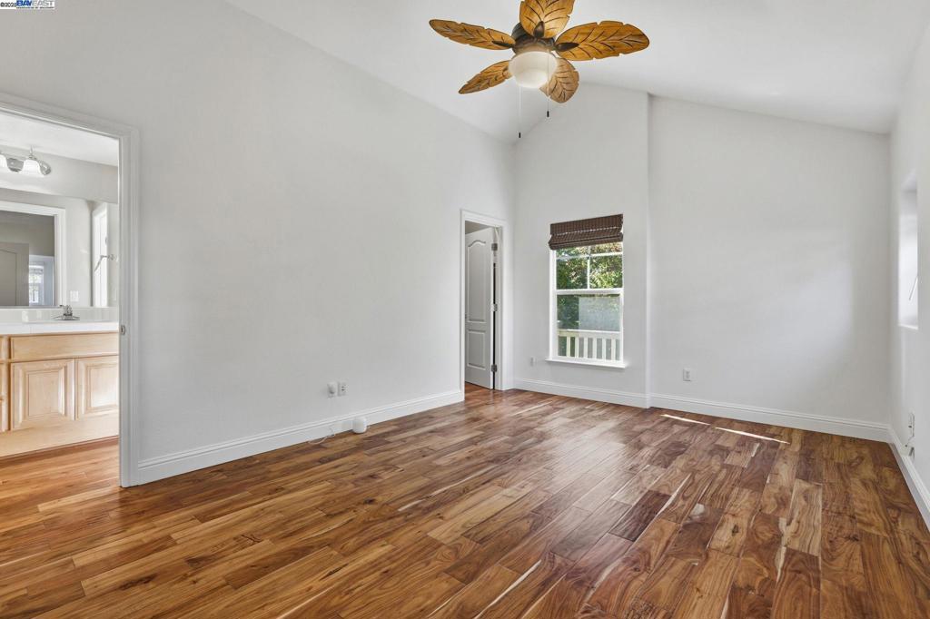 VINEYARD GATE - Residential