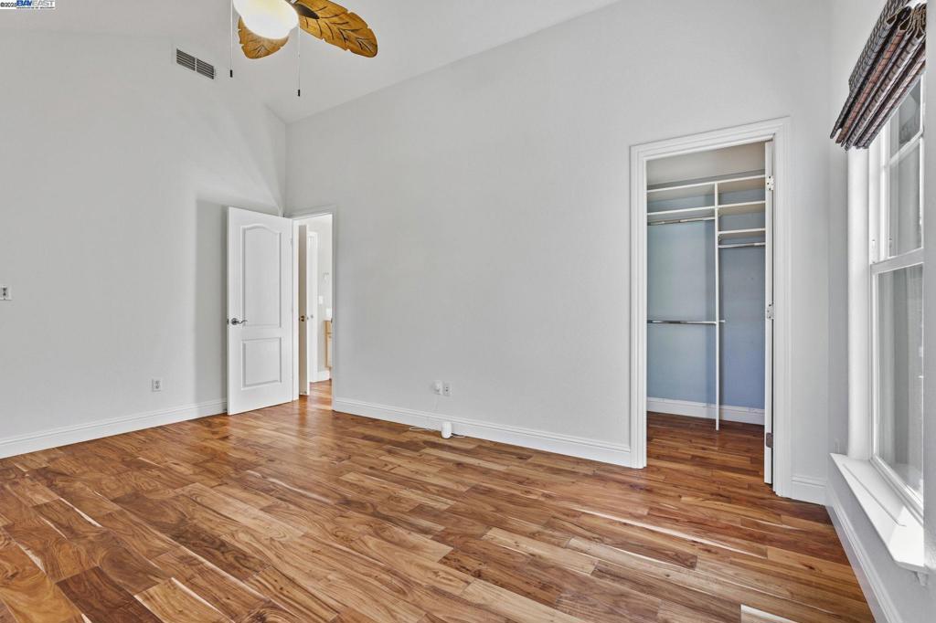 VINEYARD GATE - Residential