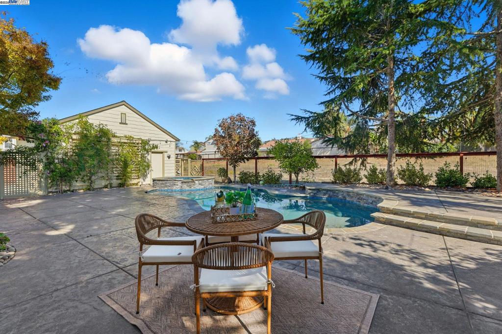 VINEYARD GATE - Residential