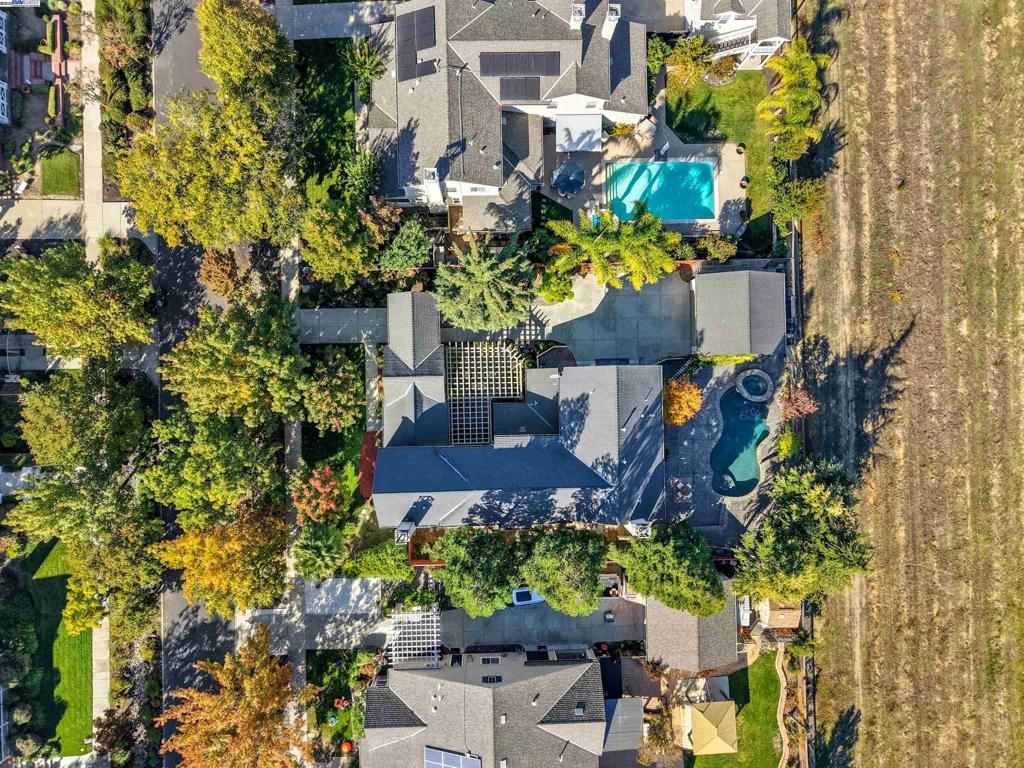 VINEYARD GATE - Residential
