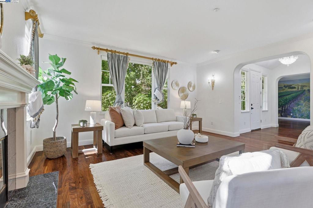 VINEYARD GATE - Residential