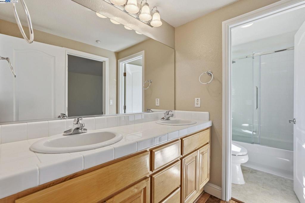 VINEYARD GATE - Residential