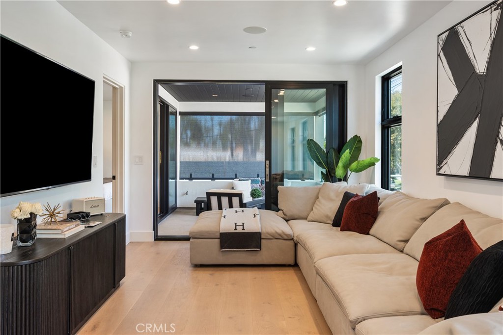 Corona del Mar North of PCH (CNHW) - Residential