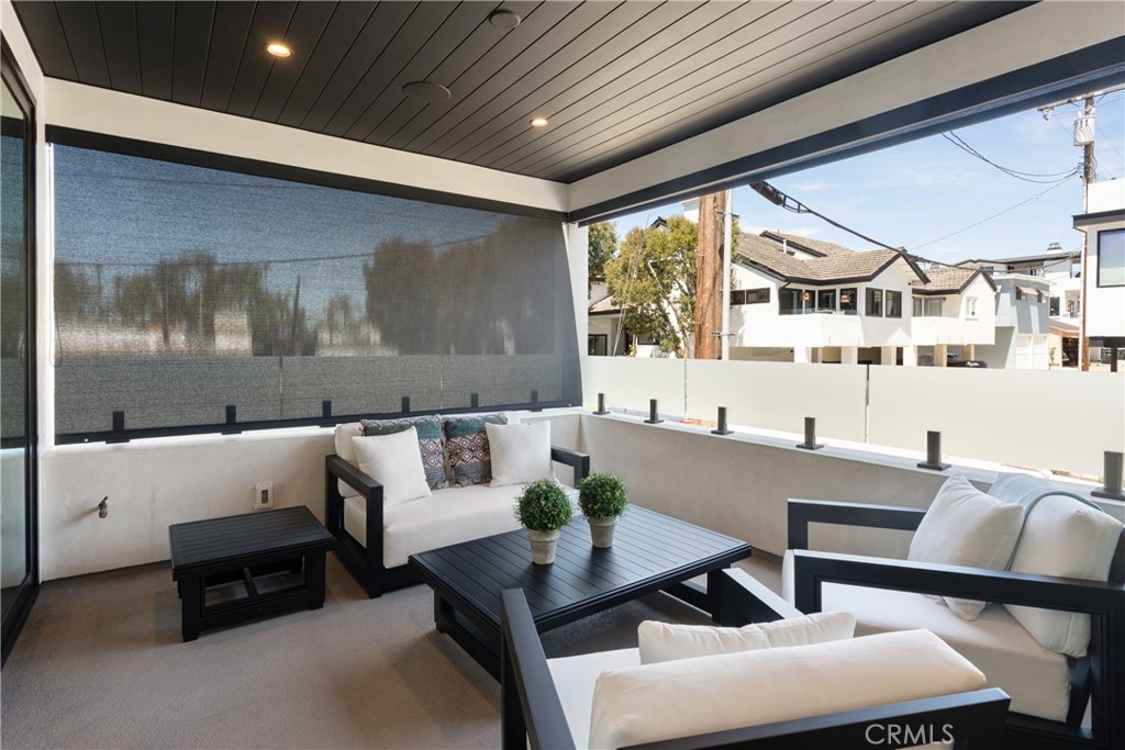 Corona del Mar North of PCH (CNHW) - Residential