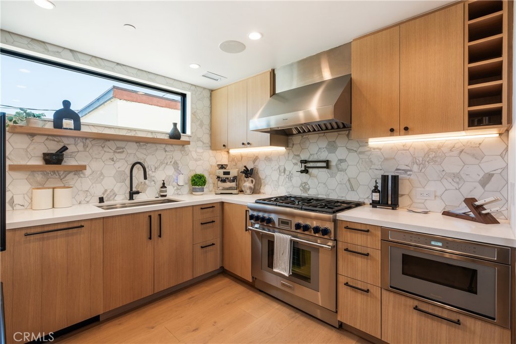 Corona del Mar North of PCH (CNHW) - Residential
