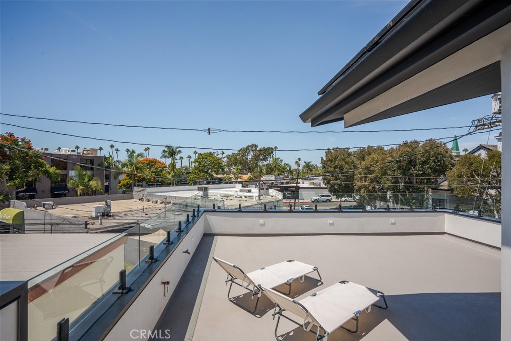 Corona del Mar North of PCH (CNHW) - Residential
