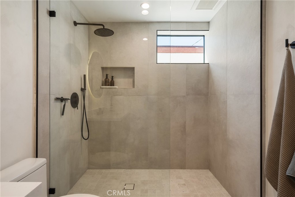 Corona del Mar North of PCH (CNHW) - Residential