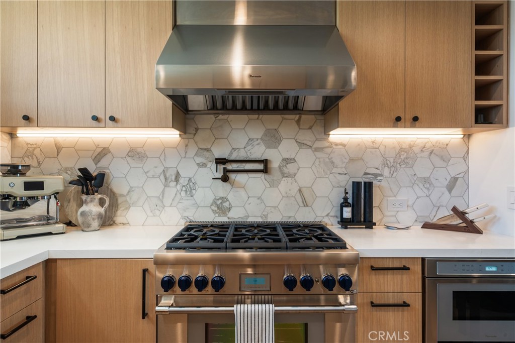 Corona del Mar North of PCH (CNHW) - Residential