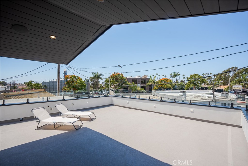 Corona del Mar North of PCH (CNHW) - Residential