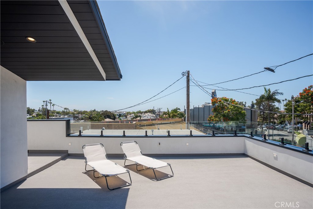 Corona del Mar North of PCH (CNHW) - Residential