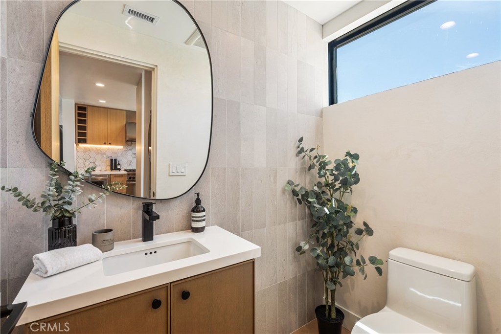 Corona del Mar North of PCH (CNHW) - Residential