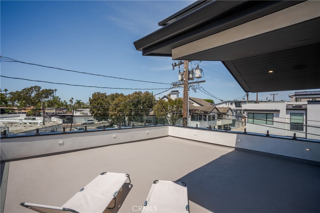 Corona del Mar North of PCH (CNHW) - Residential