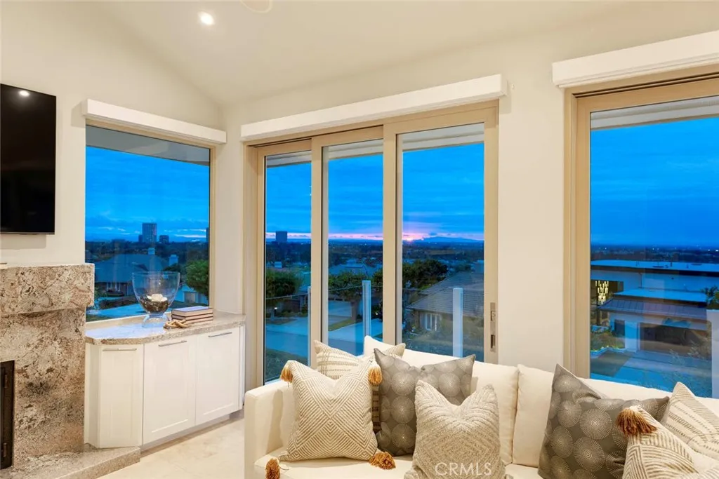 Newport Beach, California 92660, United States, 3 Bedrooms Bedrooms, ,4 BathroomsBathrooms,Residential,Active,135588