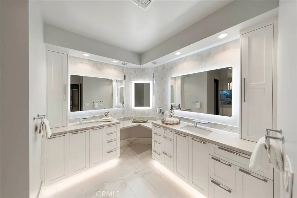 Newport Beach, California 92660, United States, 3 Bedrooms Bedrooms, ,4 BathroomsBathrooms,Residential,Active,135588