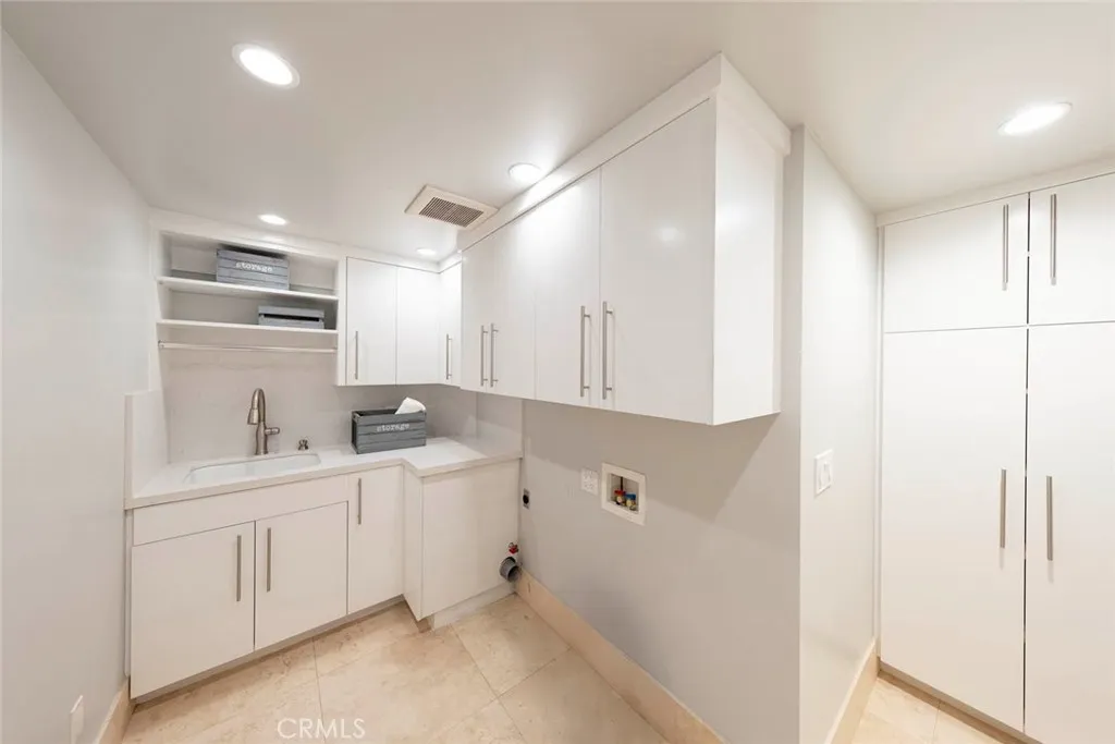 Newport Beach, California 92660, United States, 3 Bedrooms Bedrooms, ,4 BathroomsBathrooms,Residential,Active,135588