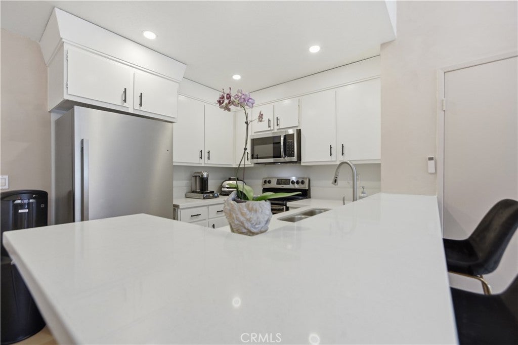 25039 Peachland Avenue 204