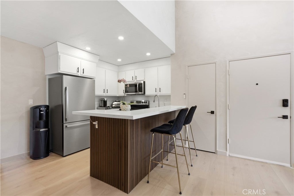 25039 Peachland Avenue 204