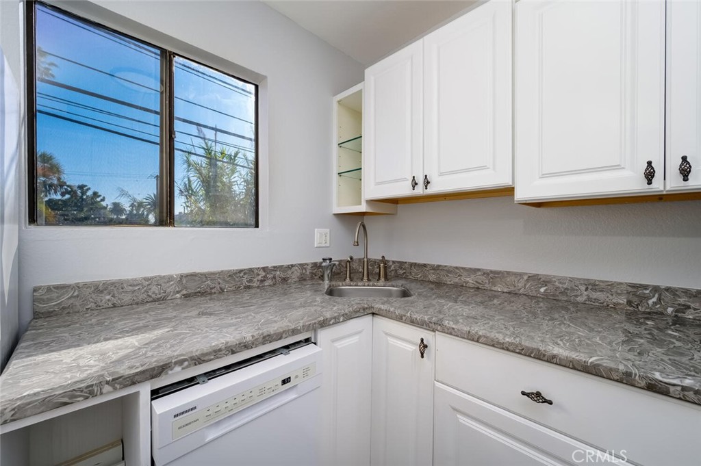 Alamitos Beach (AB) - Residential Lease