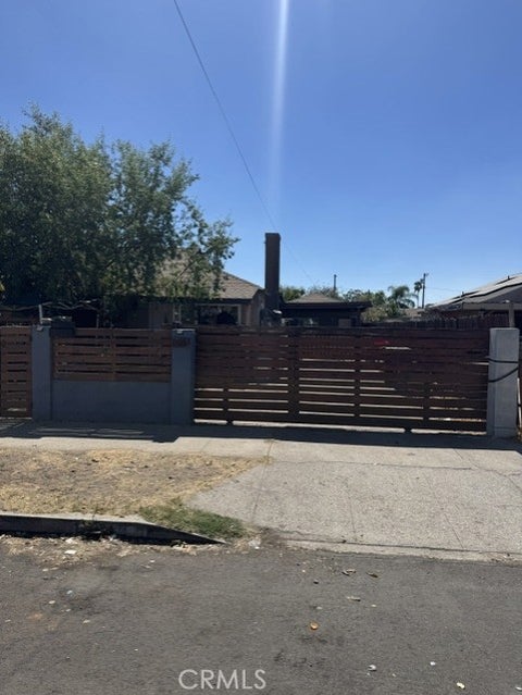 Photo of 11081 De Garmo AVE, Pacoima, CA 91331 (MLS # SR26192460)