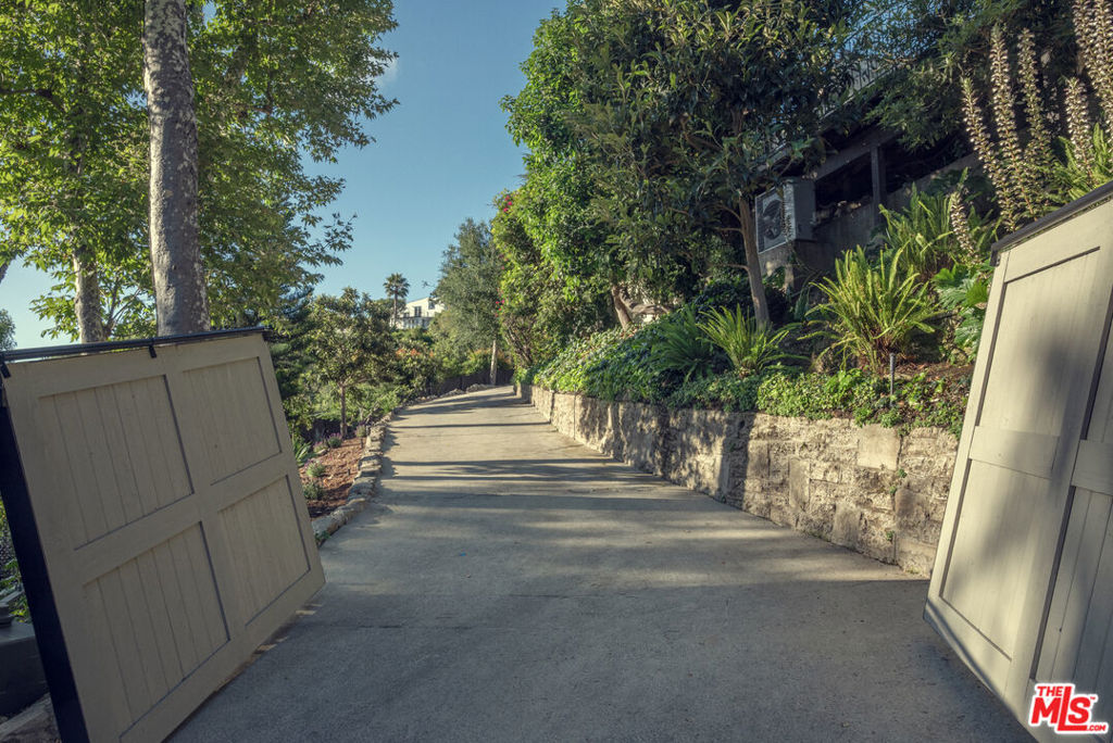 2627 Outpost Drive