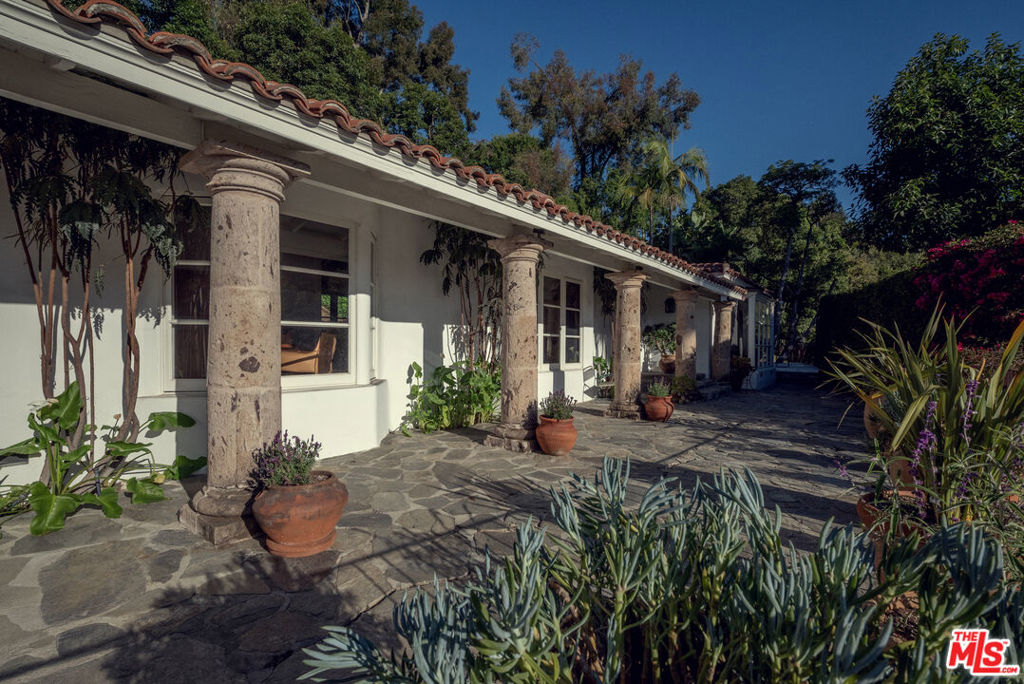 2627 Outpost Drive