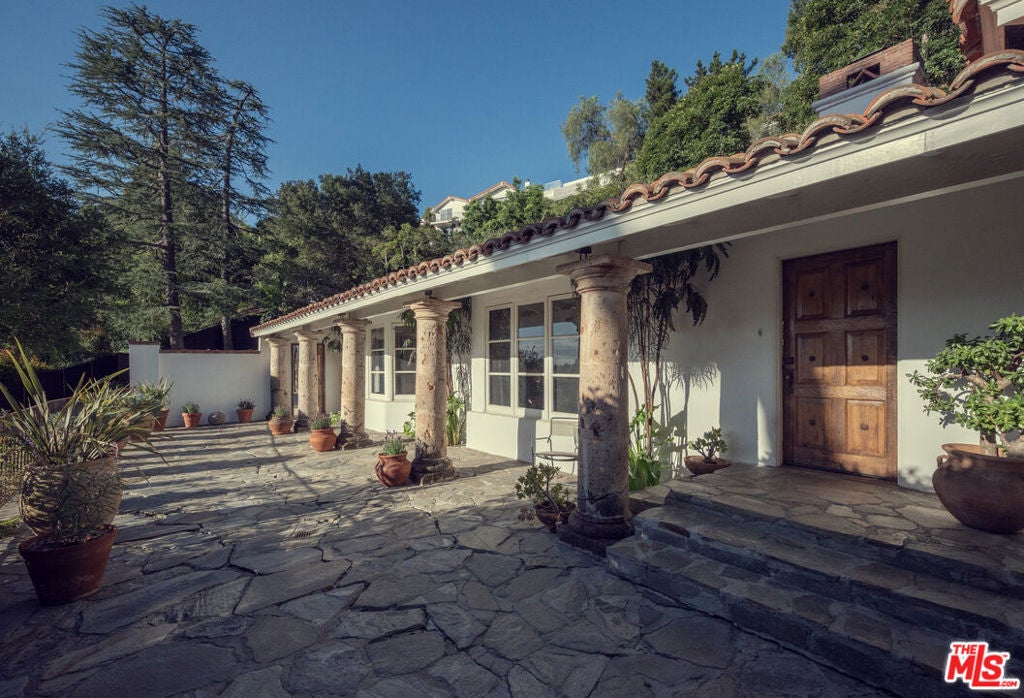 2627 Outpost Drive, Los Angeles CA 90068