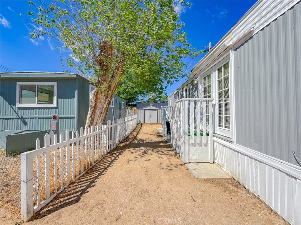 1258 W Rosamond Boulevard 14