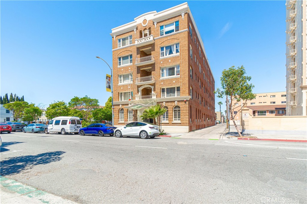 325 w 3rd street 210